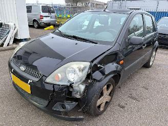 Vaurioauto  passenger cars Ford Fiesta 1.6-16V Futura AUTOMAAT 2005/12