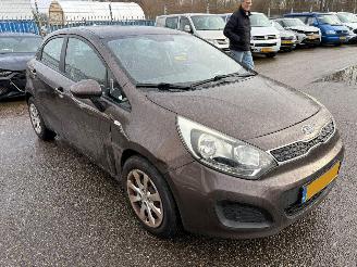 Coche accidentado Kia Rio 1.2 CVVT Comfort Pack 2012/6