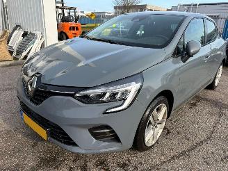 uszkodzony samochody osobowe Renault Clio 1.0 TCe Zen 2021/3