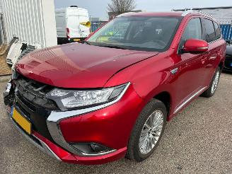 skadebil auto Mitsubishi Outlander 2.4 AUTOMAAT PHEV Intense+ 2020/11