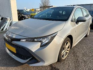 damaged passenger cars Toyota Corolla 1.8 AUTOMAAT Hybrid Active 2022/12