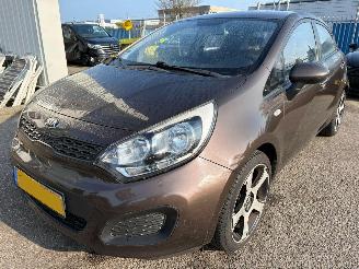 Auto incidentate Kia Rio 1.2 CVVT Comfort Pack 2014/6
