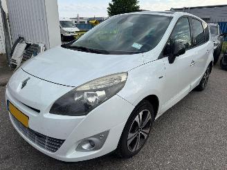 uszkodzony samochody osobowe Renault Grand-scenic 1.4 TCe Bose 2011/8