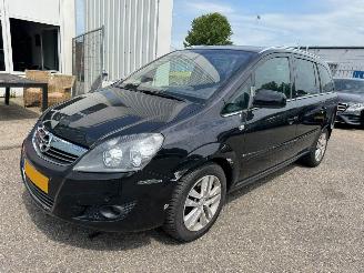 Vaurioauto  passenger cars Opel Zafira 1.8 Cosmo 2011/11