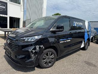 krockskadad bil bedrijf Ford Transit Custom 320 AUTOMAAT 2.0 TDCI L2H1 Limited 2024/8