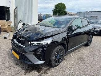 Damaged car Renault Clio 1.6 E-Tech Full Hybrid 145 esprit Alpine 2026/1