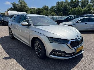 krockskadad bil auto Skoda Octavia Combi 2.0 AUTOMAAT TDI 2020/5