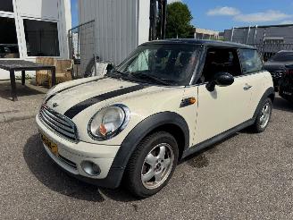 skadebil auto Mini Cooper 3-Deurs 1.6 Cooper Business Line 2010/4