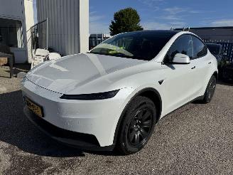 Vaurioauto  passenger cars Tesla Model Y Standard RWD 58 kWh 2025/12