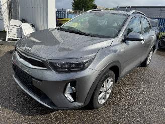 damaged passenger cars Kia Stonic 1.0 T.GDi MHEV DynamicLine 2024/10