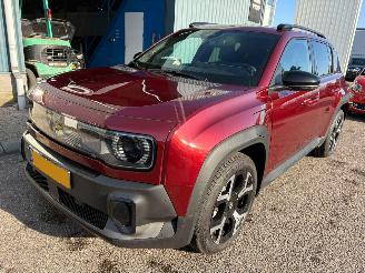 Damaged car Renault 4 comfort range techno 52 kWh 2025/8