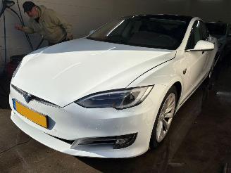 damaged passenger cars Tesla Model S 75D Base 245 KW 2018/8