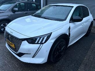 uszkodzony samochody osobowe Peugeot e-208 EV GT 350 50 kWh 2023/5