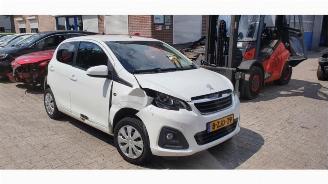 Peugeot 108 108, Hatchback, 2014 1.0 12V picture 2