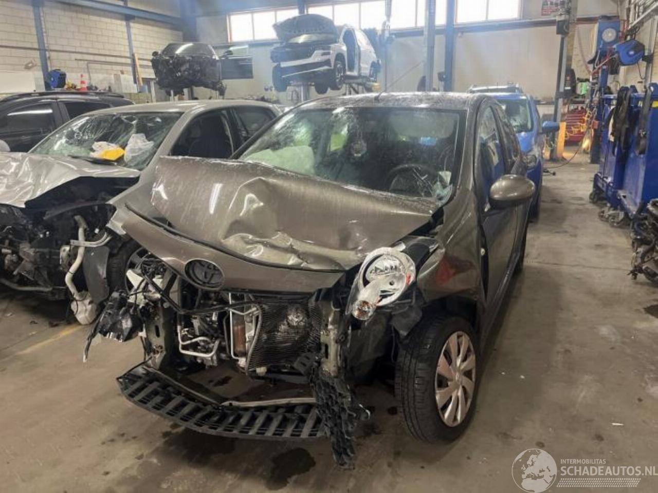 Toyota Aygo Aygo (B10), Hatchback, 2005 / 2014 1.0 12V VVT-i