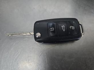 Vrakbiler auto Volkswagen Up! Up! (121), Hatchback, 2011 1.0 12V 60 2014/5