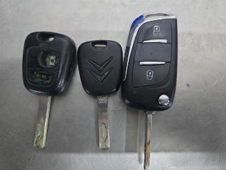 Vrakbiler auto Citroën C1 C1, Hatchback, 2005 / 2014 1.0 12V 2011/6