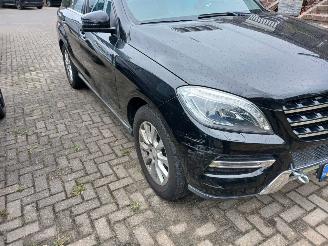 skadebil auto Mercedes ML Ml 350 benzine motor defect 2013/5