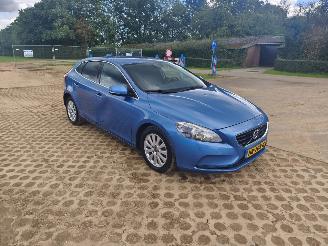 damaged passenger cars Volvo V-40 2.0 diesel airco 2015/12