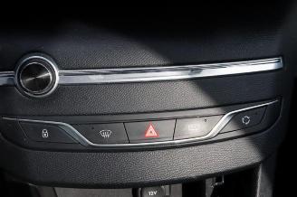 Peugeot 308 308 (L3/L8/LB/LH/LP), Hatchback 5-drs, 2013 / 2021 1.6 BlueHDi 120 picture 15