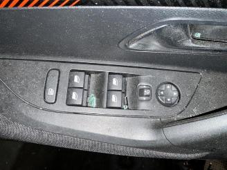 Peugeot 2008 2008 (UD/UK/UR/US/UX), MPV, 2019 1.2 VTi 12V PureTech 100 picture 30