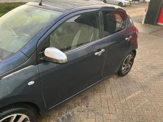 Peugeot 108 108, Hatchback, 2014 1.0 12V picture 31