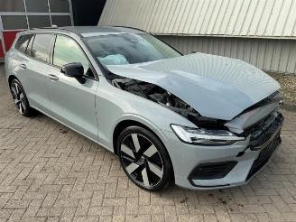 Vrakbiler auto Volvo V-60 V60 II (ZW), Combi, 2018 2.0 B3 16V Mild Hybrid 2023/10