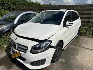 krockskadad bil auto Mercedes B-klasse 220 D AMBITION 2019/4