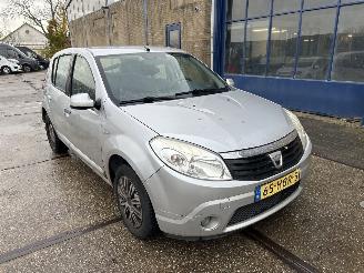 krockskadad bil auto Dacia Sandero 1.6 LAUREATE 2008/10