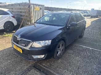 Coche accidentado Skoda Octavia 1.6 TDI Greenline Businessline 2014/12