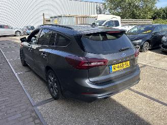 damaged passenger cars Ford Focus 1.0 ECOBOOST HYBRID ST LINE 2022/11