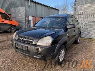 Salvage car Hyundai Tucson Tucson (JM), SUV, 2004 / 2010 2.0 CRDi VGT 16V 4x2 2008/9