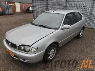 Salvage car Toyota Corolla Corolla (EB/WZ/CD), Hatchback, 2000 / 2002 1.6 16V VVT-i 2002/1