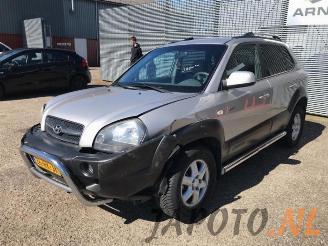 Salvage car Hyundai Tucson Tucson (JM), SUV, 2004 / 2010 2.0 16V CVVT 4x4 2005/5