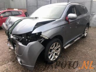 Vrakbiler auto Mitsubishi Outlander Outlander (GF/GG), SUV, 2012 2.0 16V PHEV 4x4 2013/11