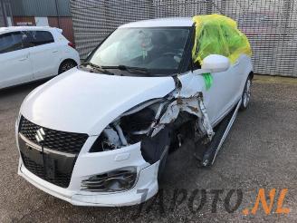 Coche siniestrado Suzuki Swift Swift (ZA/ZC/ZD), Hatchback, 2010 / 2017 1.6 Sport VVT 16V 2015/11