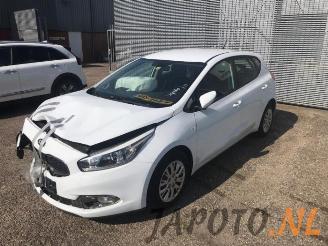 Salvage car Kia Cee d Cee'd (JDB5), Hatchback 5-drs, 2012 / 2018 1.6 GDI 16V 2015/4