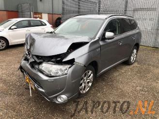 Vrakbiler auto Mitsubishi Outlander Outlander (GF/GG), SUV, 2012 / 2022 2.0 16V PHEV 4x4 2014/4