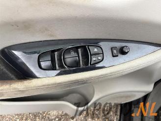 Nissan Leaf Leaf (ZE0), Hatchback, 2010 / 2017 Leaf picture 10