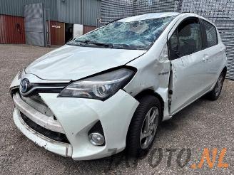 Uttjänta bilar auto Toyota Yaris Yaris III (P13), Hatchback, 2010 / 2020 1.5 16V Hybrid 2015/2