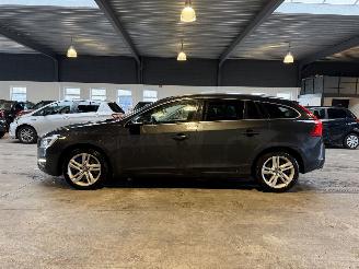 Volvo V-60 2.4 D6 AWD Plug-In Hybrid Summum picture 2