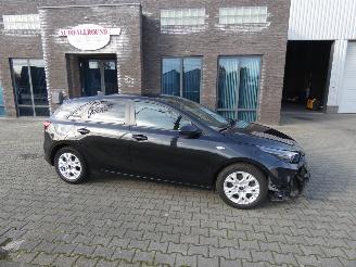 damaged passenger cars Kia Ceed 1.0 T-GDi DynamicL. 2023/2