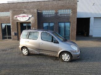 Unfallwagen Toyota Yaris-verso Yaris Verso 1.3 VVT-i Sol 2004/4