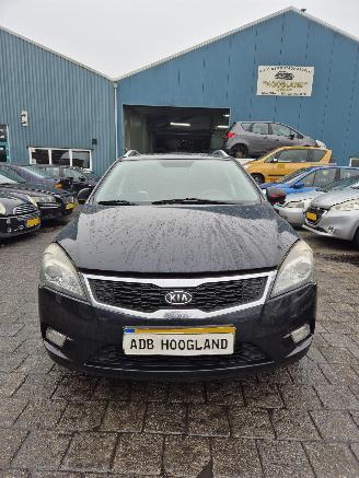 Coche siniestrado Kia Cee d Sporty Wagon (EDF) Combi 1.6 CVVT 16V (G4FC4) [93kW] [125PK] 2010/1