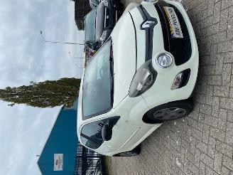 Renault Twingo II (CN) Hatchback 3-drs 1.2 16V (D4F-764(D4F-E7)) [55kW] 5-BAK picture 3