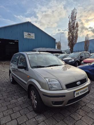Ford Fusion Combi 1.6 16V (FYJA(Euro 5)) [74kW] picture 5