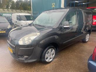 damaged passenger cars Fiat Doblo Doblo Cargo (263) Van 1.3 D Multijet (263.A.2000) [66kW] 2013/8