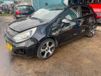 skadebil auto Kia Rio Rio III (UB) Hatchback 1.2 CVVT 16V (G4LA5) [63kW] 2012/1