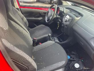 Peugeot 108 108 Hatchback 1.0 12V (1KRFE(CFB)) [51kW] picture 2