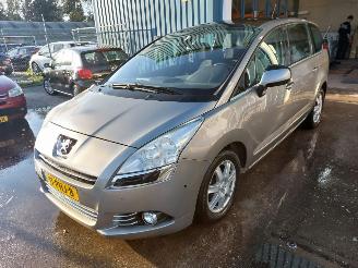 krockskadad bil auto Peugeot 5008 5008 I (0A/0E) MPV 1.6 VTI 16V (EP6C(5FS) 2011/1